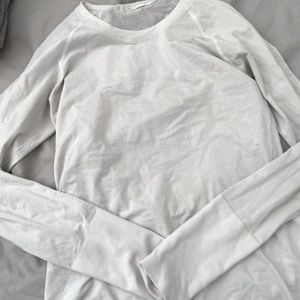 Lululemon long sleeve swiftly